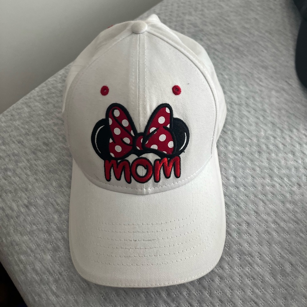 Disney Hat. Great shape worn once. Cute mom Disney style white black and red